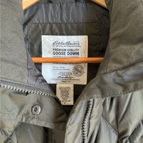 Goose Down Quilted Vest with pockets - Picture 2 of 3